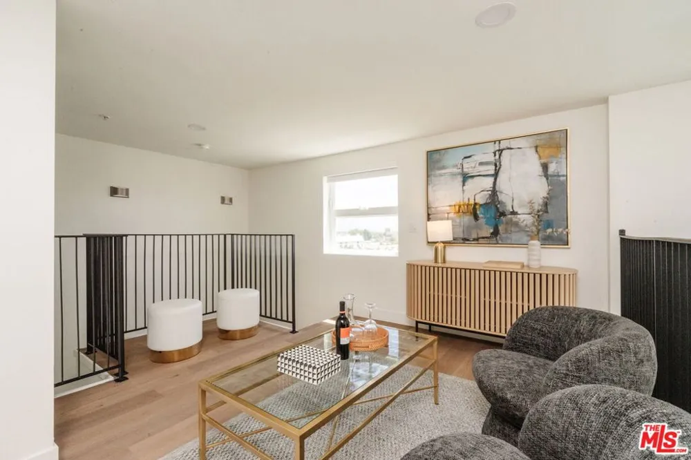 11011 Huston Street #PH3 North Hollywood, CA 91601