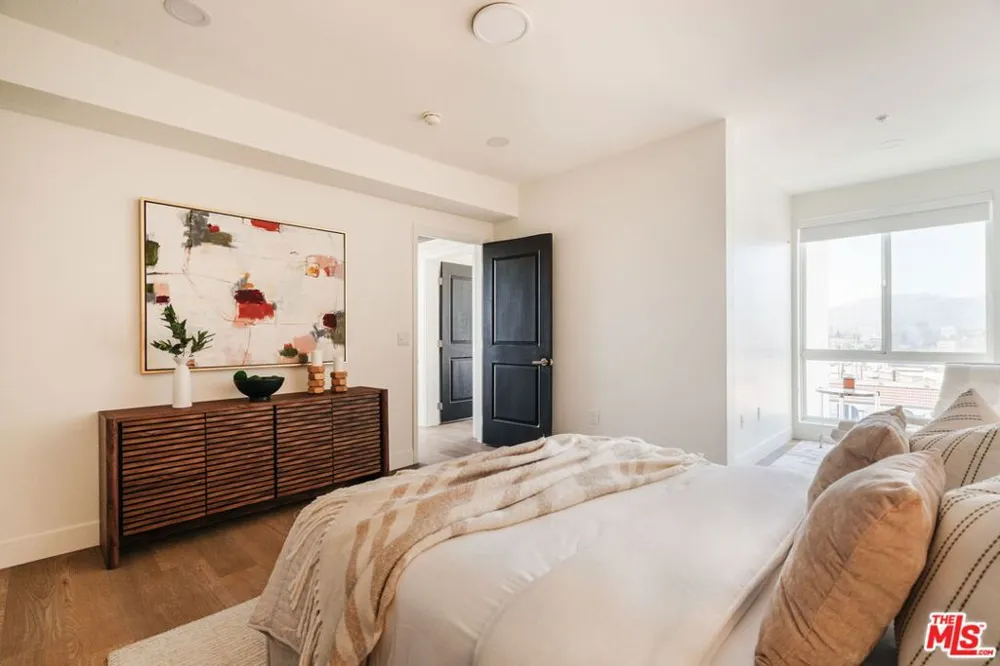11011 Huston Street #PH3 North Hollywood, CA 91601