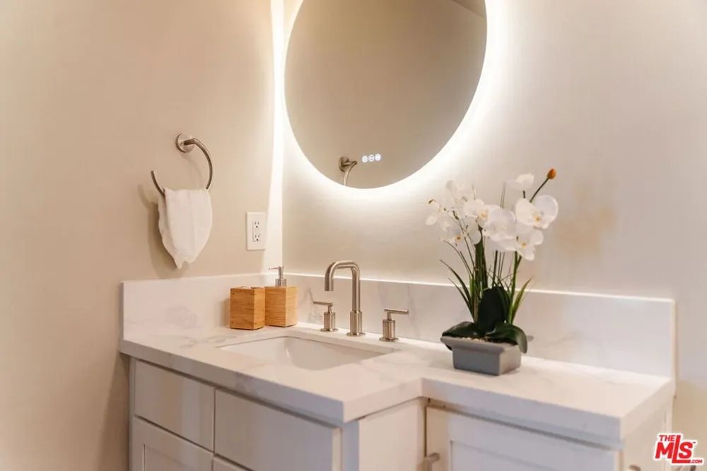 11011 Huston Street #PH3 North Hollywood, CA 91601