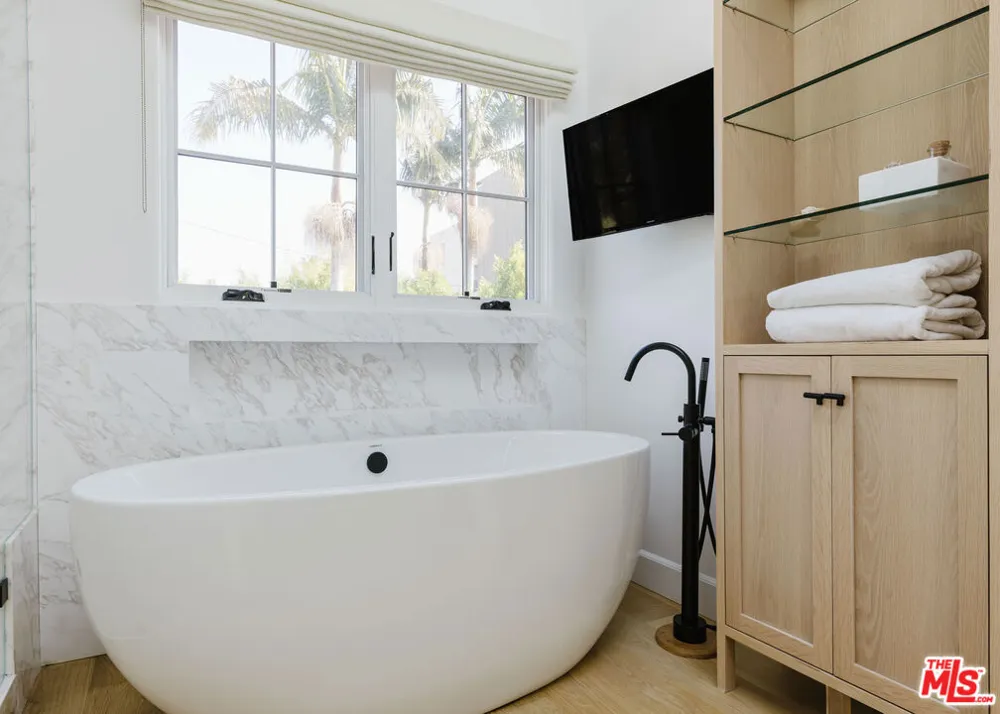 408 Westbourne Drive Los Angeles, CA 90048