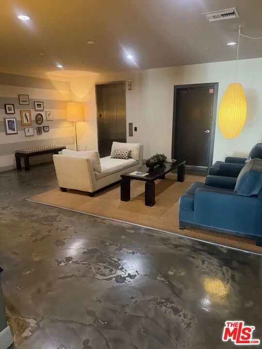 300 E 4th Street #208 Long Beach, CA 90802