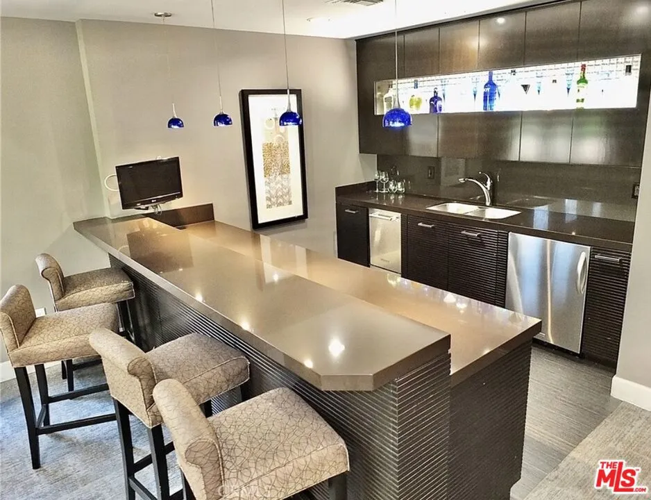 300 E 4th Street #208 Long Beach, CA 90802