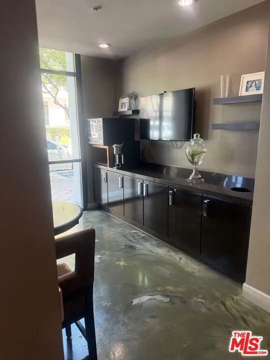 300 E 4th Street #208 Long Beach, CA 90802