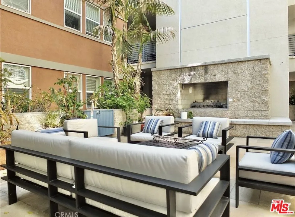 300 E 4th Street #208 Long Beach, CA 90802