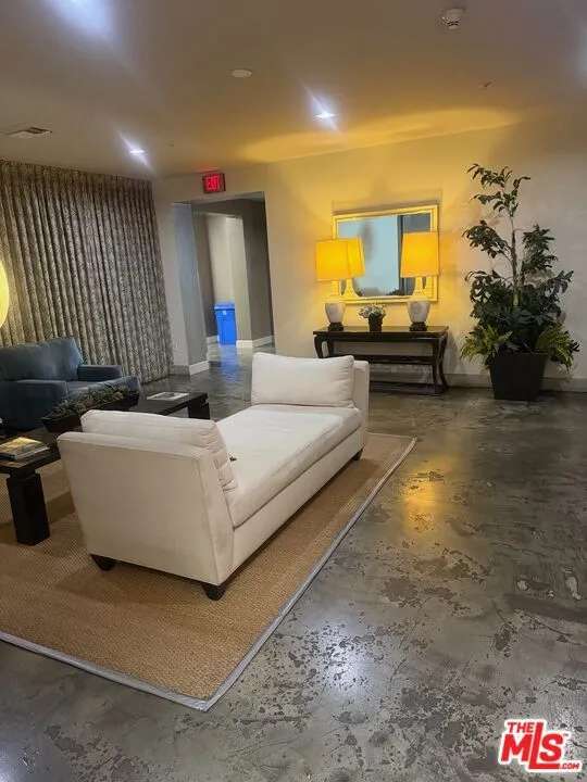 300 E 4th Street #208 Long Beach, CA 90802