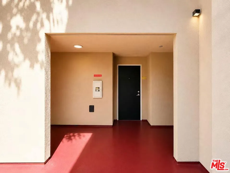 13941 Sherman Way #205 Van Nuys, CA 91405