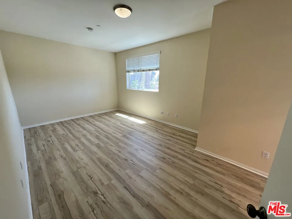 13941 Sherman Way #205 Van Nuys, CA 91405