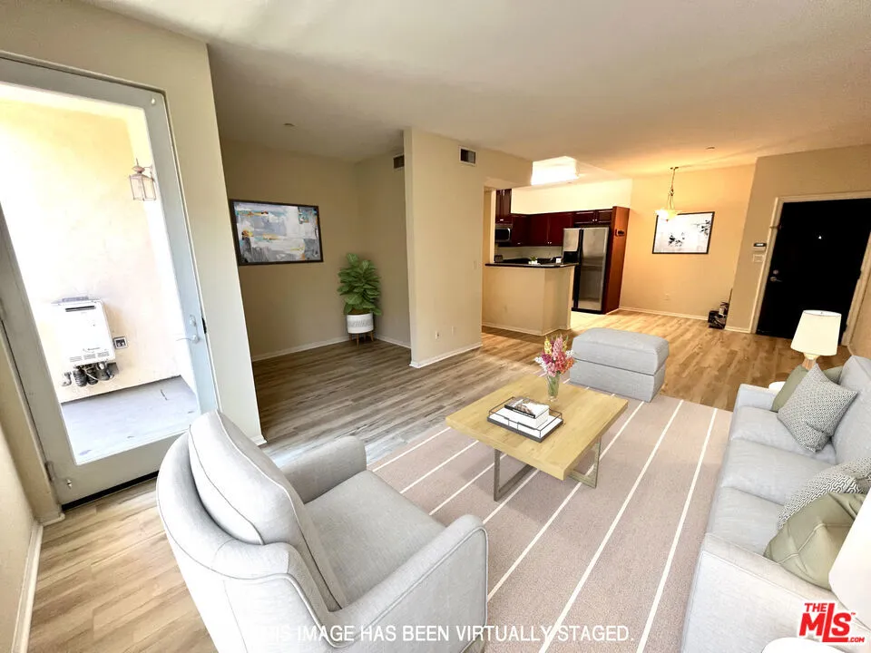13941 Sherman Way #205 Van Nuys, CA 91405