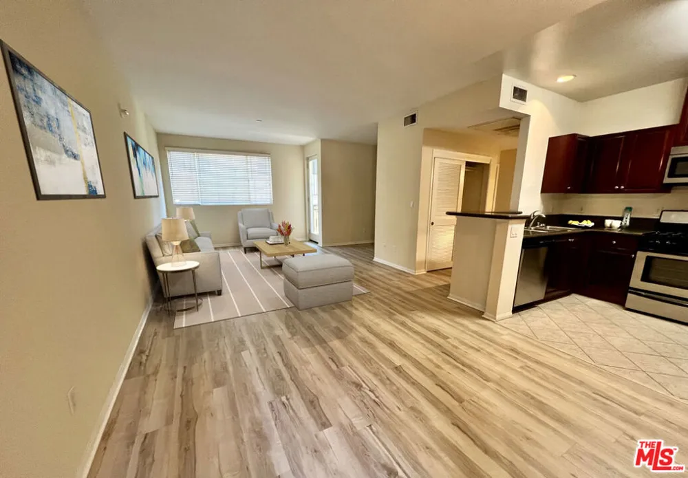 13941 Sherman Way #205 Van Nuys, CA 91405
