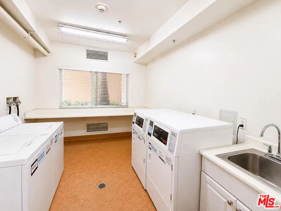 13941 Sherman Way #205 Van Nuys, CA 91405