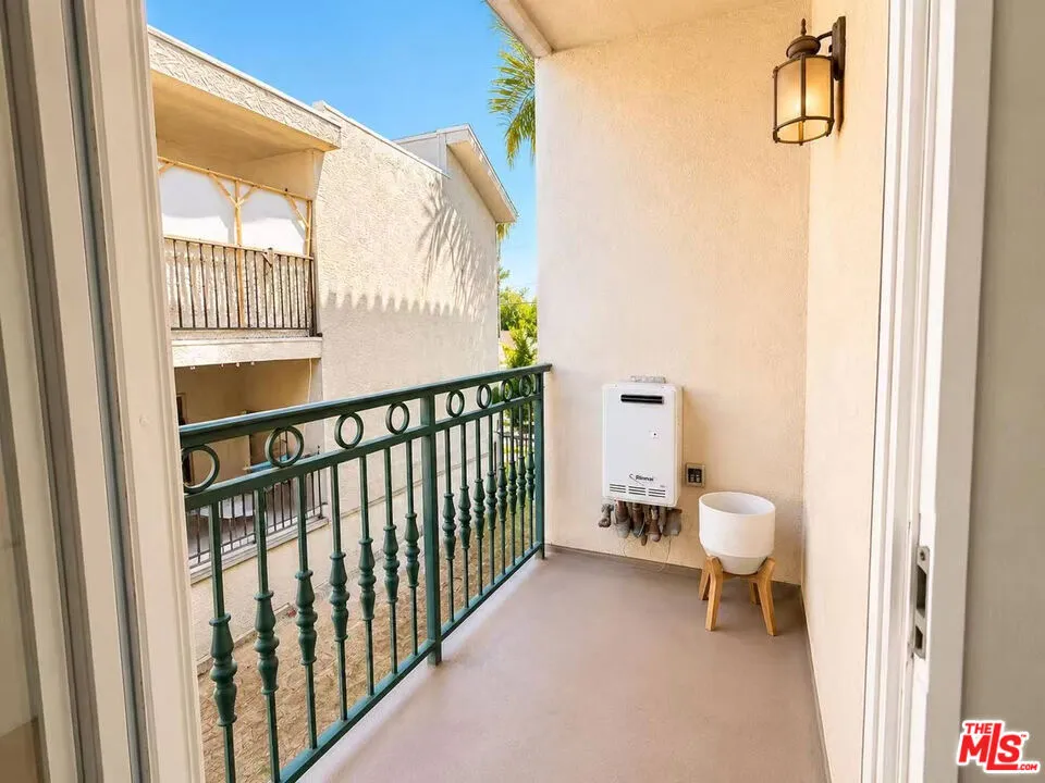13941 Sherman Way #205 Van Nuys, CA 91405