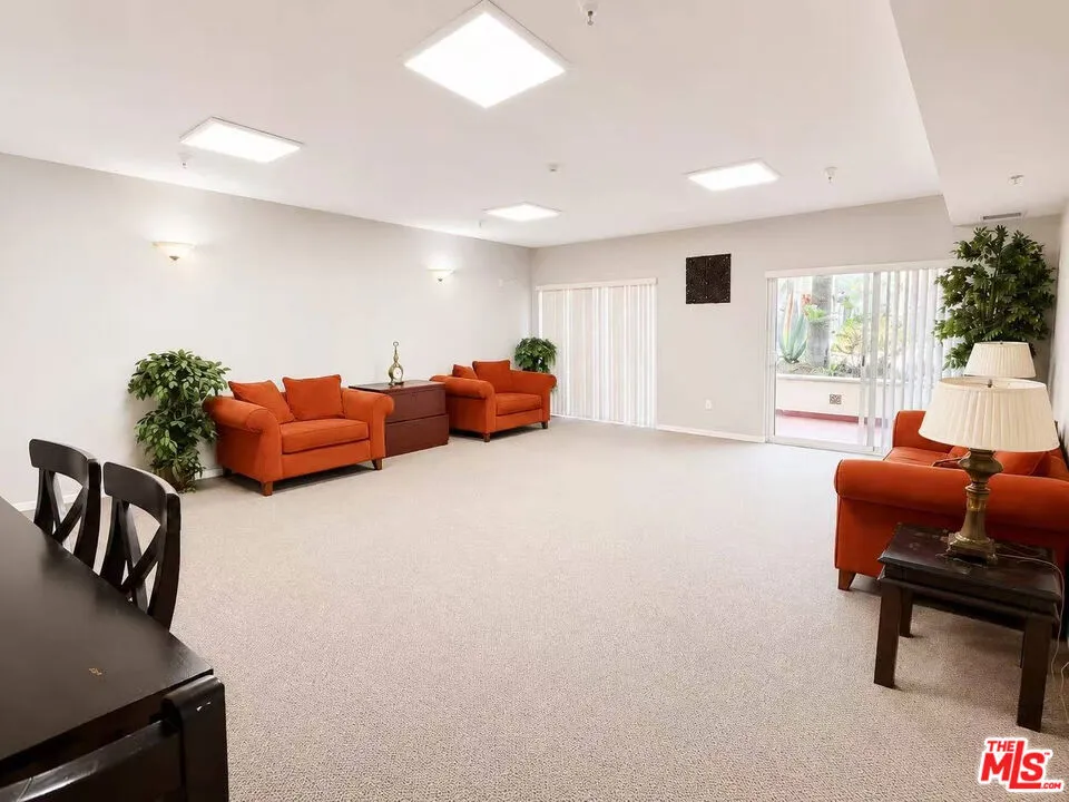 13941 Sherman Way #205 Van Nuys, CA 91405