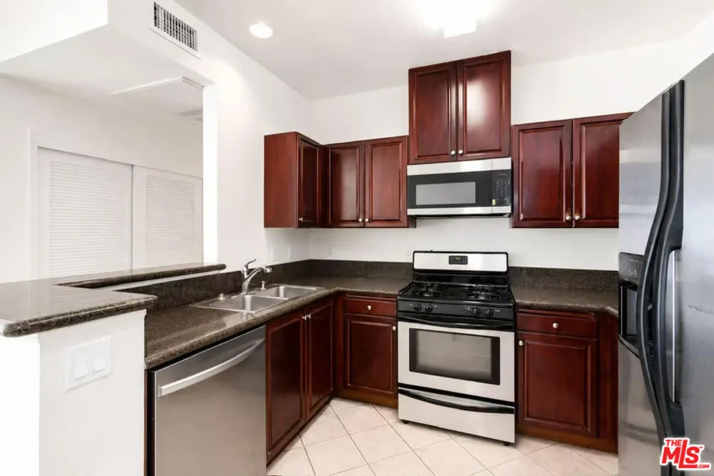 13941 Sherman Way #205 Van Nuys, CA 91405