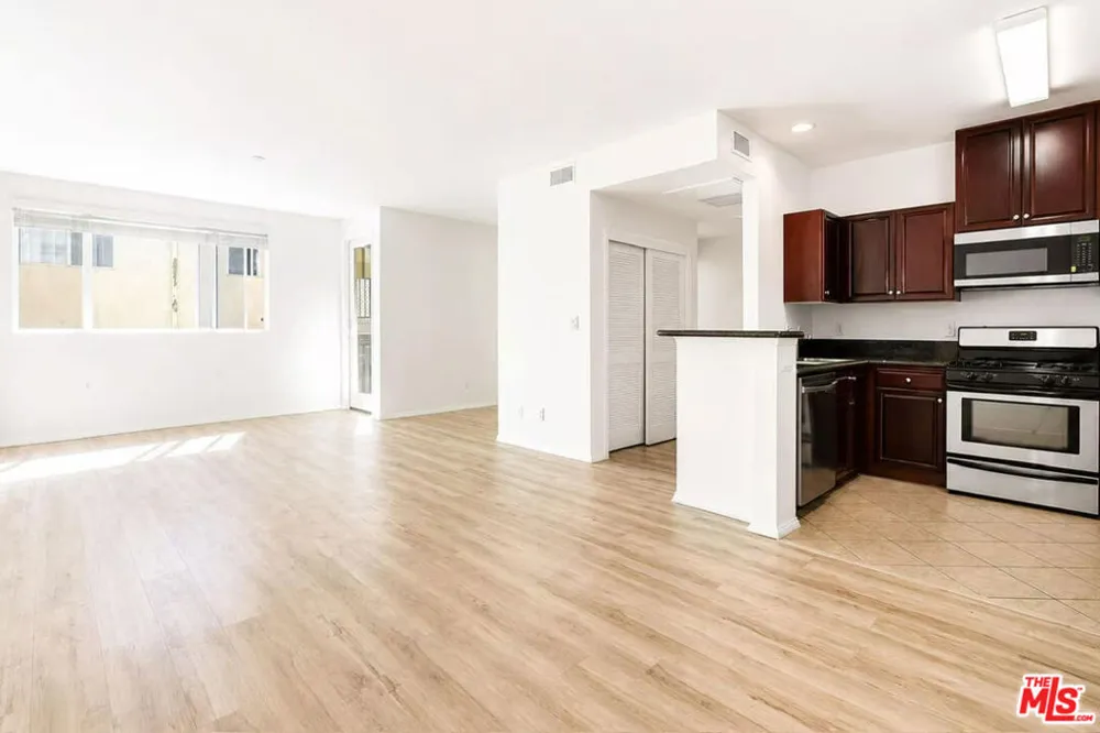 13941 Sherman Way #205 Van Nuys, CA 91405