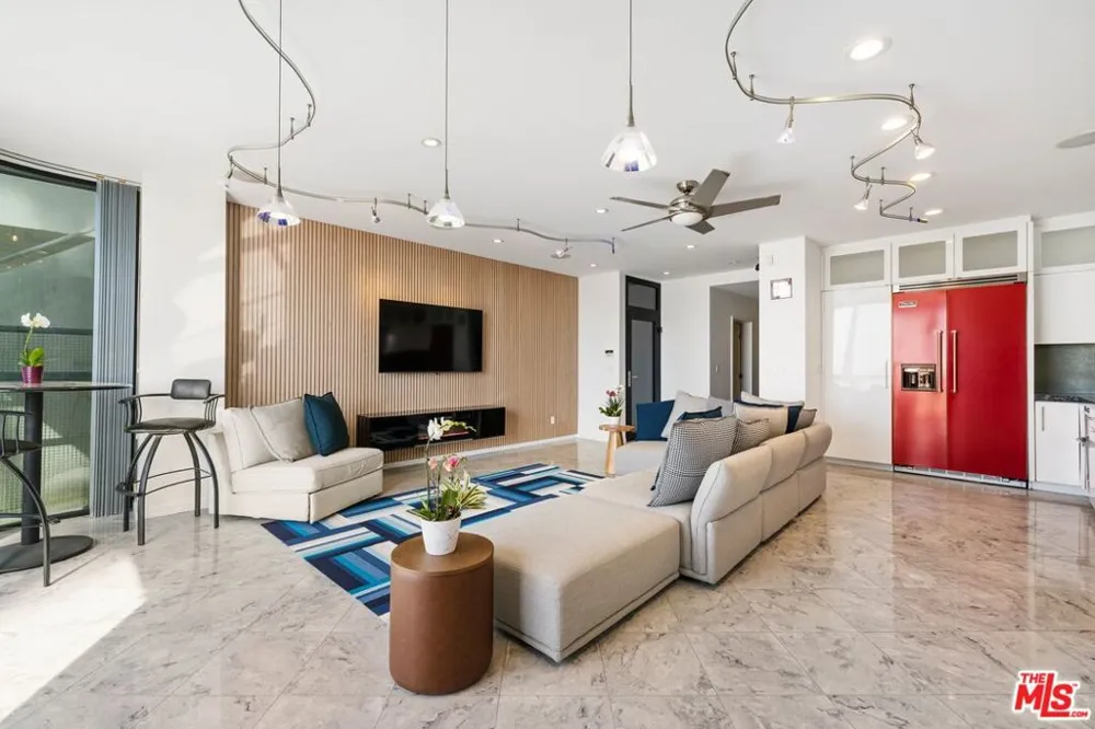 3007 Ocean Front Walk Venice, CA 90291