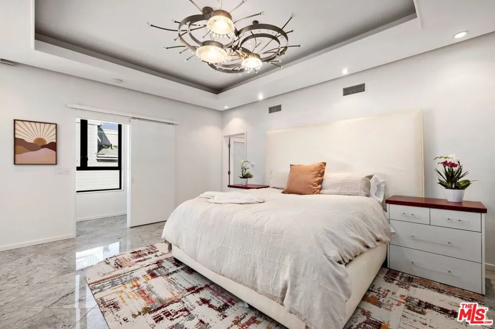 3007 Ocean Front Walk Venice, CA 90291