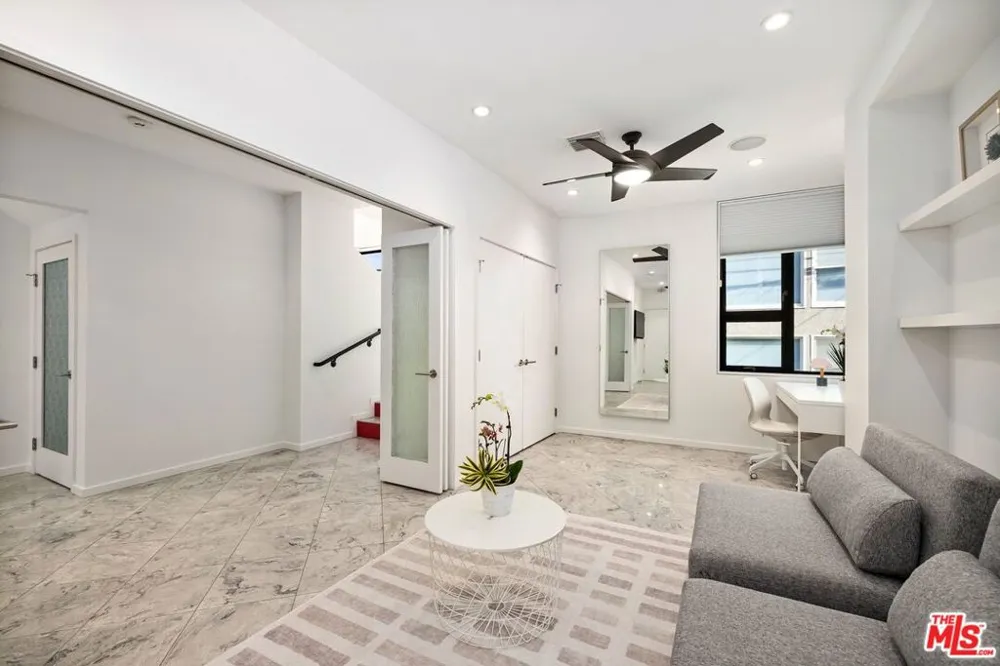 3007 Ocean Front Walk Venice, CA 90291
