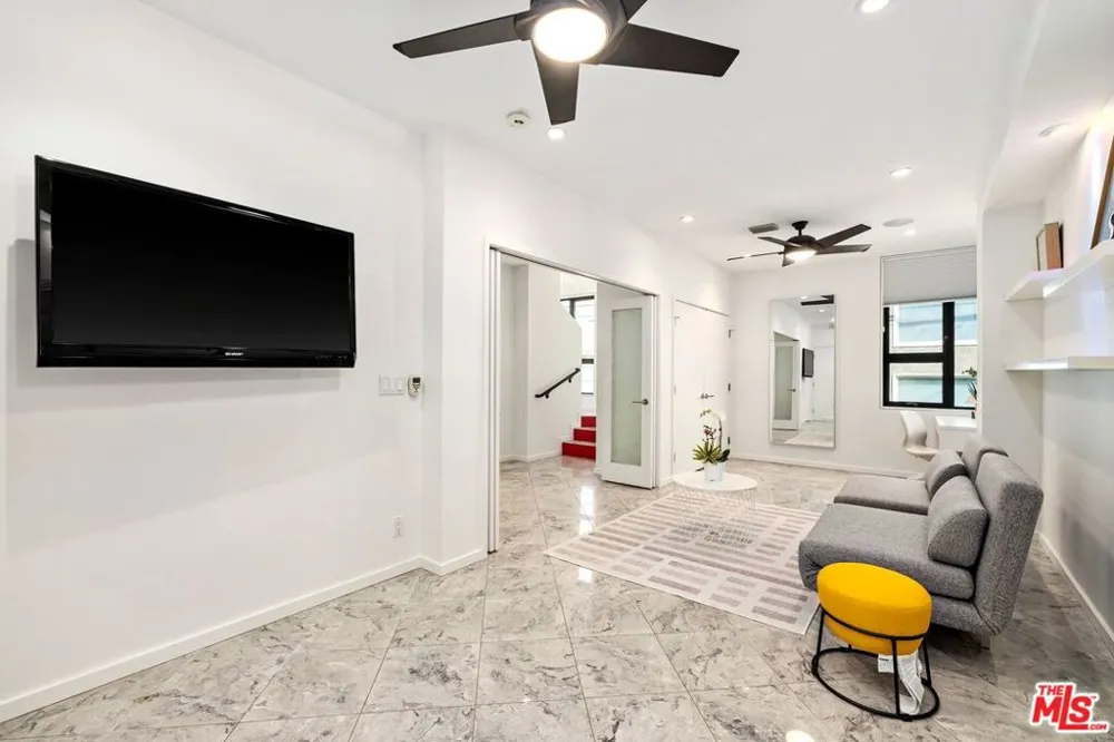3007 Ocean Front Walk Venice, CA 90291