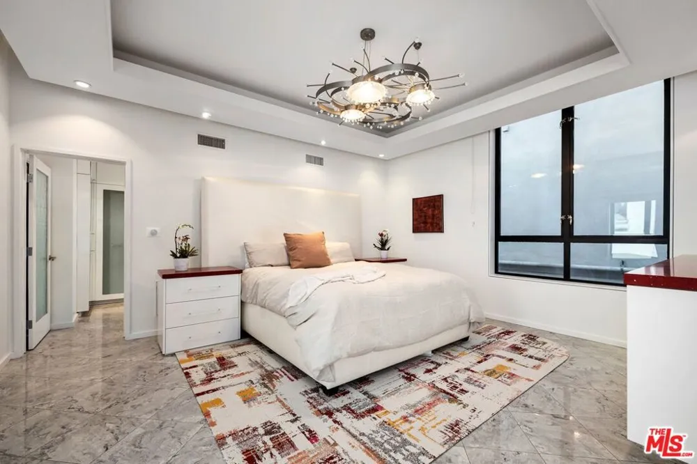 3007 Ocean Front Walk Venice, CA 90291