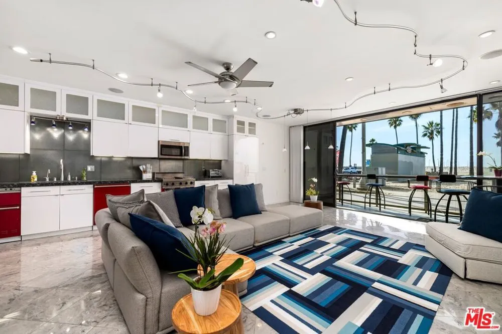 3007 Ocean Front Walk Venice, CA 90291
