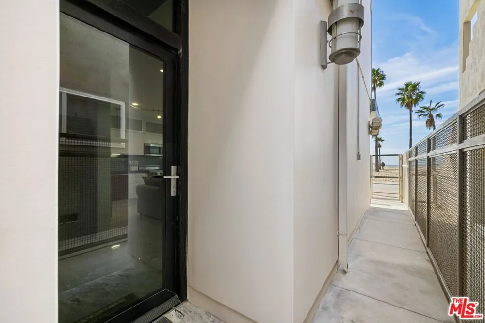 3007 Ocean Front Walk Venice, CA 90291
