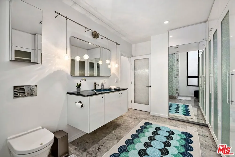 3007 Ocean Front Walk Venice, CA 90291