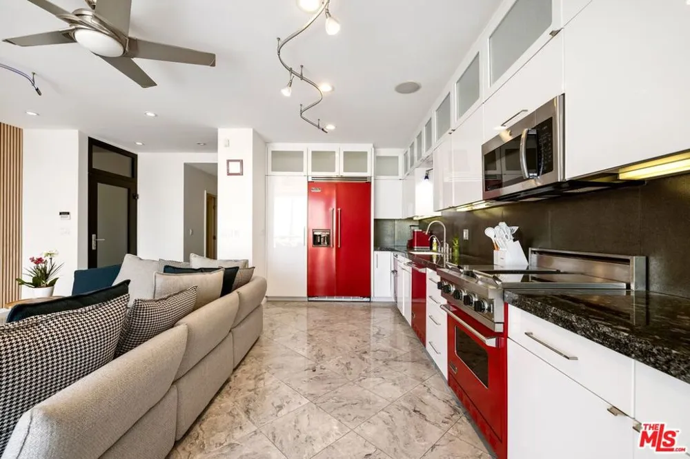 3007 Ocean Front Walk Venice, CA 90291