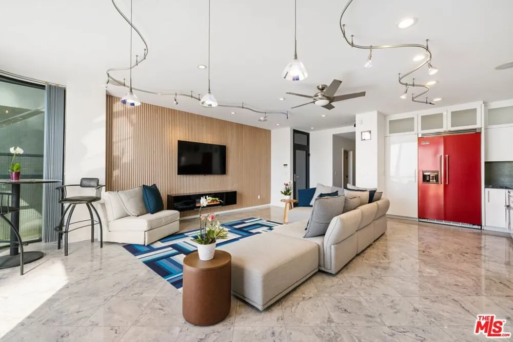 3007 Ocean Front Walk Venice, CA 90291