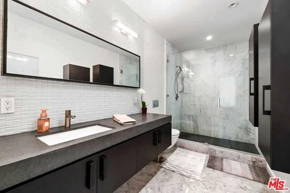 3007 Ocean Front Walk Venice, CA 90291