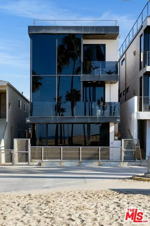 3007 Ocean Front Walk Venice, CA 90291