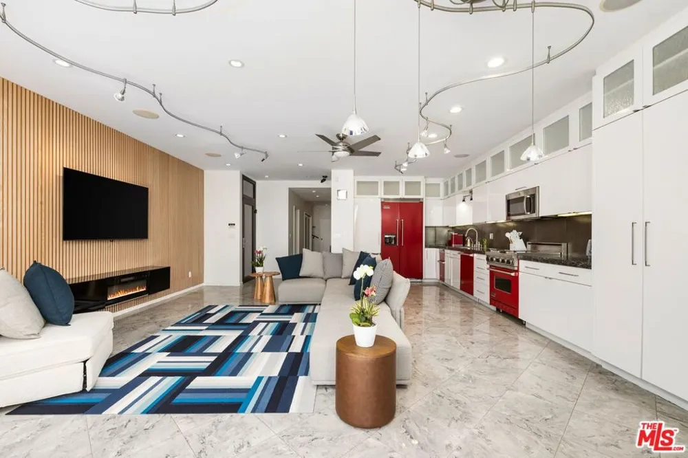 3007 Ocean Front Walk Venice, CA 90291