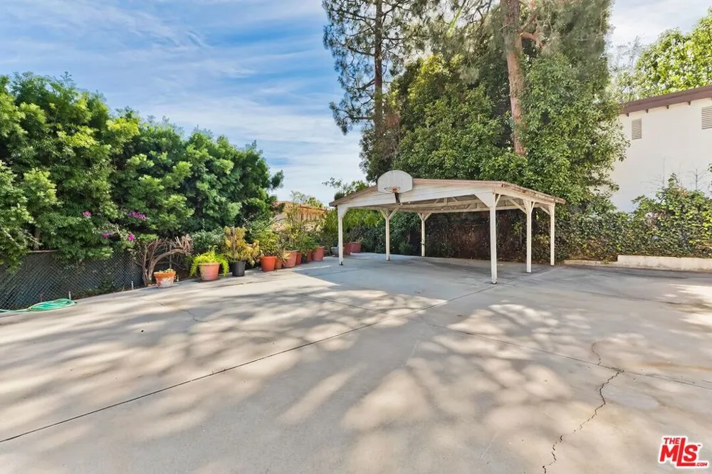 1005 Schuyler Road Beverly Hills, CA 90210