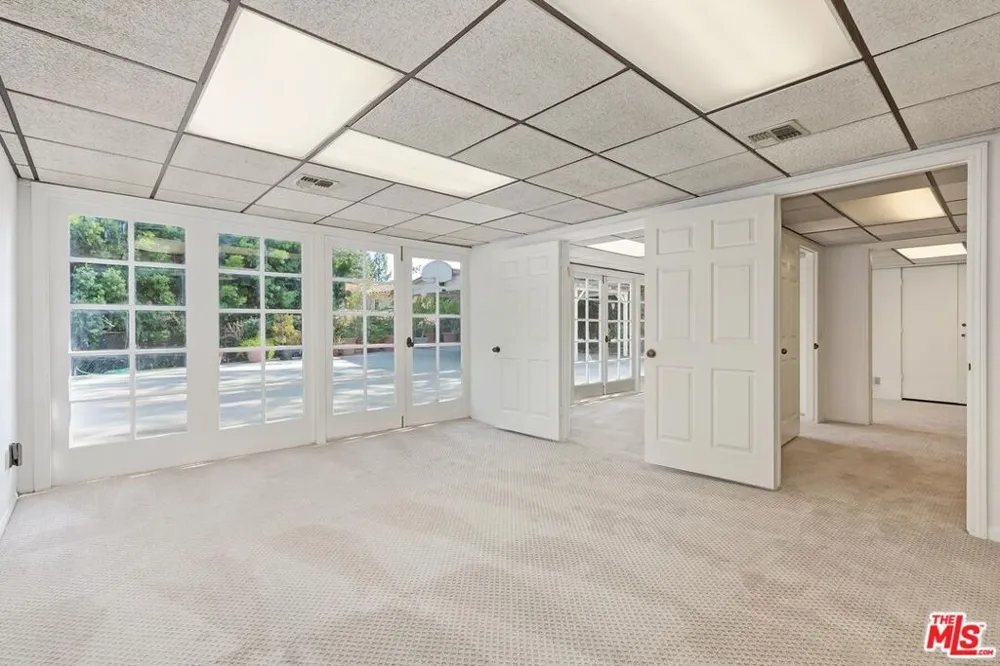1005 Schuyler Road Beverly Hills, CA 90210