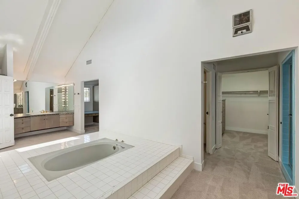 1005 Schuyler Road Beverly Hills, CA 90210
