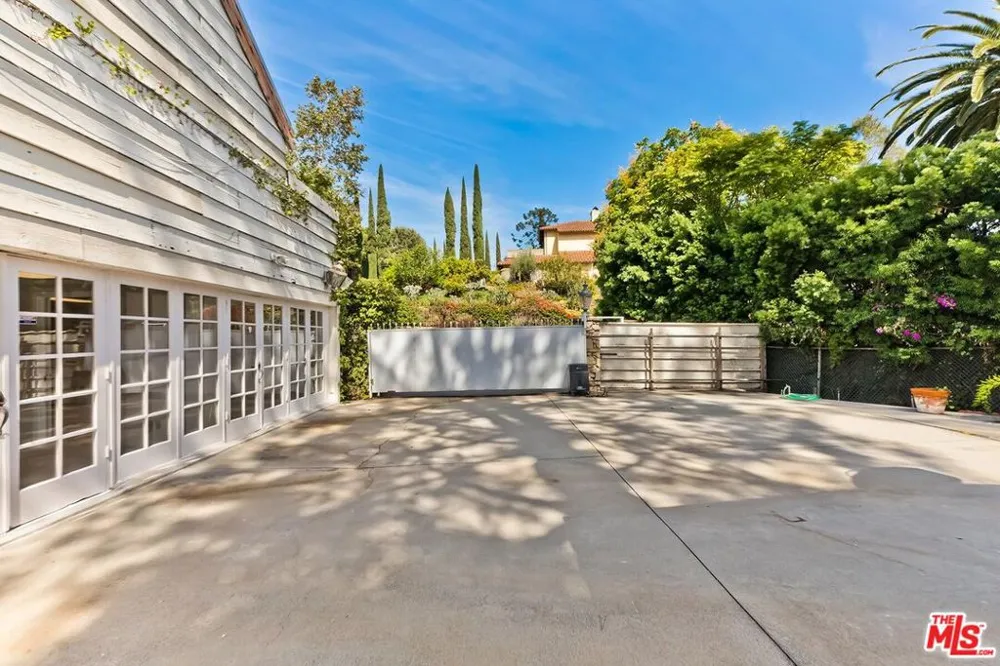 1005 Schuyler Road Beverly Hills, CA 90210