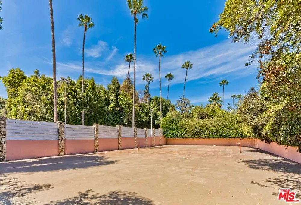 1005 Schuyler Road Beverly Hills, CA 90210