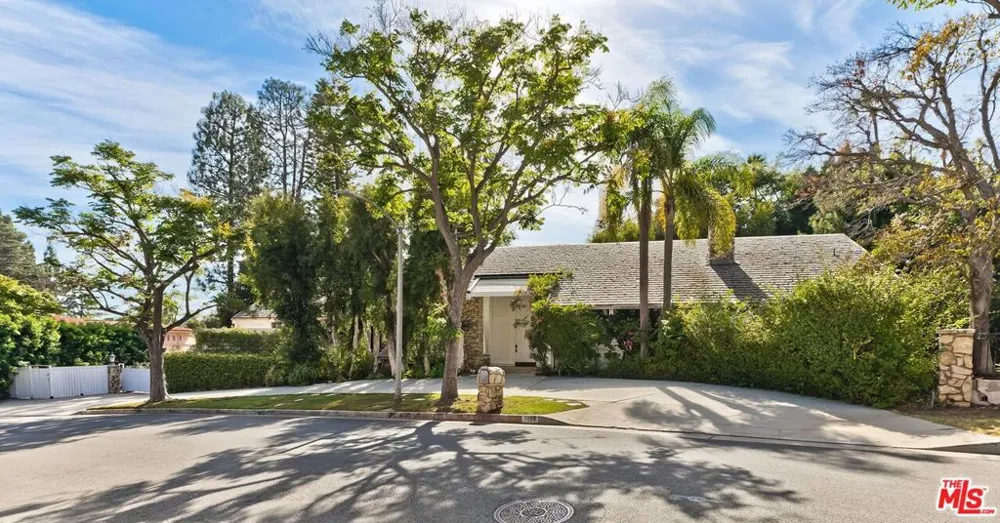 1005 Schuyler Road Beverly Hills, CA 90210