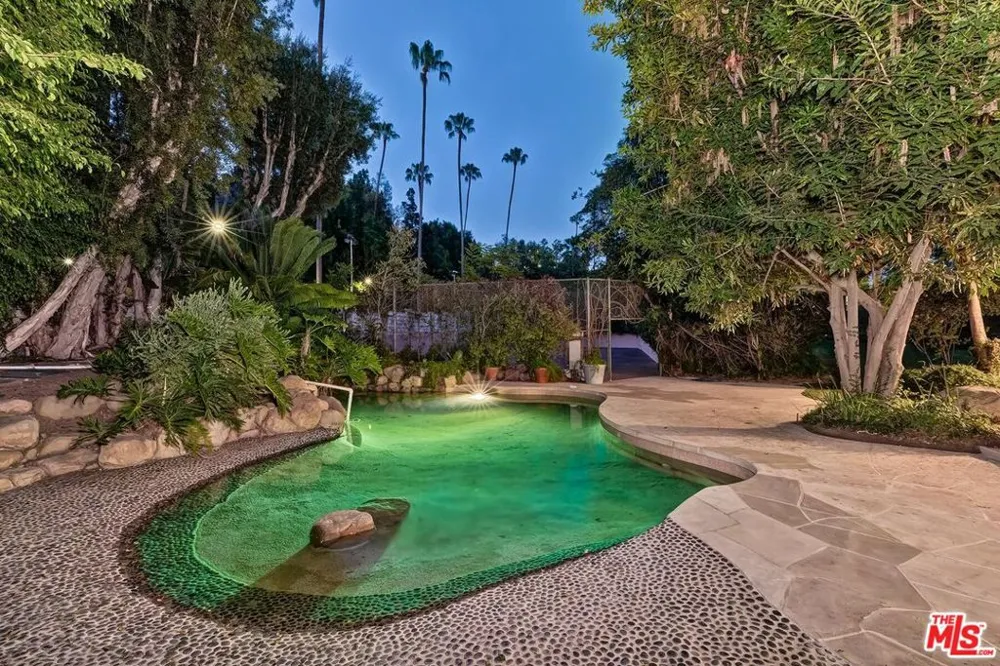 1005 Schuyler Road Beverly Hills, CA 90210