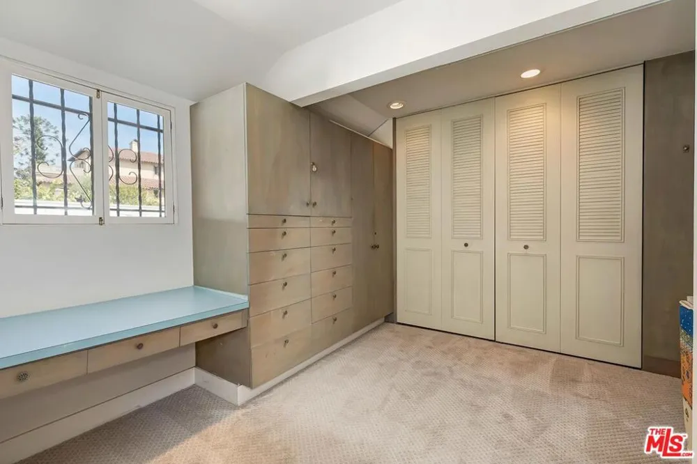 1005 Schuyler Road Beverly Hills, CA 90210