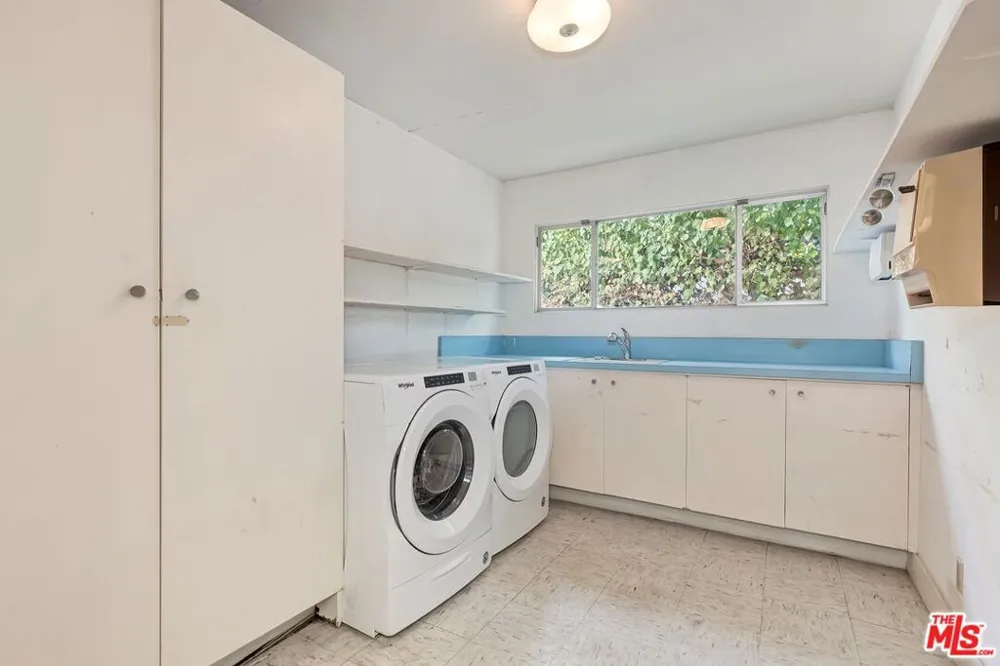 1005 Schuyler Road Beverly Hills, CA 90210