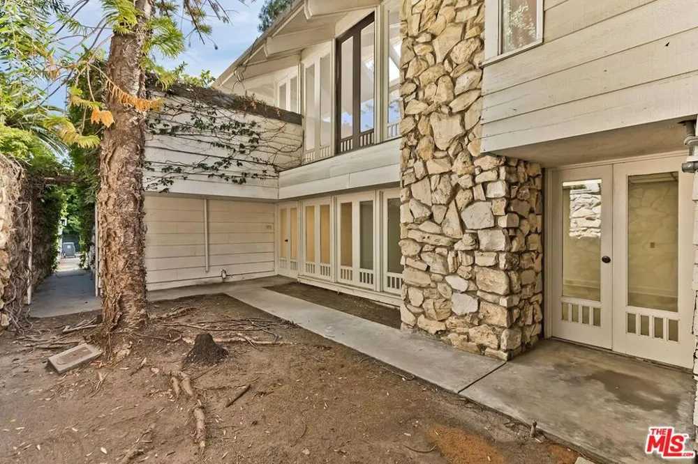 1005 Schuyler Road Beverly Hills, CA 90210