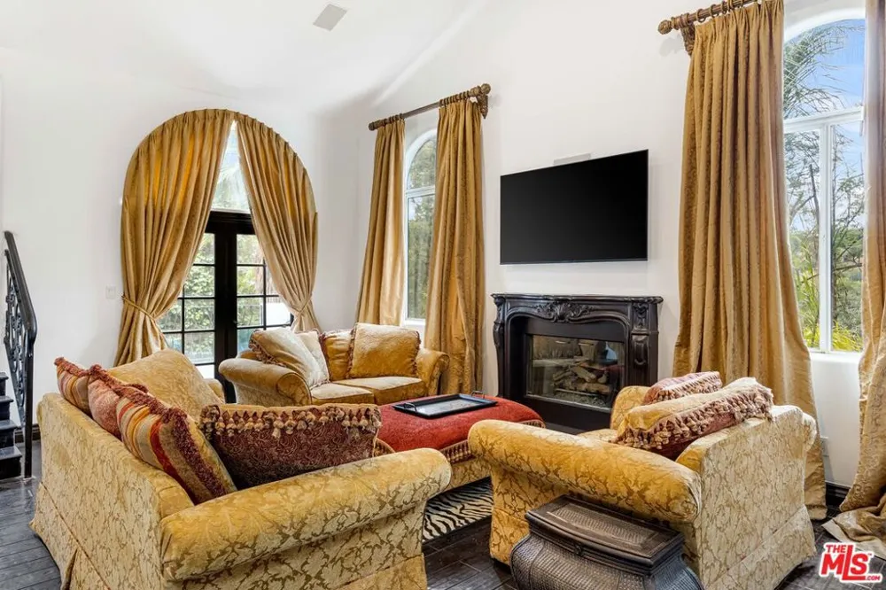 3030 Passmore Drive Los Angeles, CA 90068