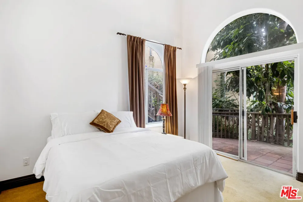3030 Passmore Drive Los Angeles, CA 90068