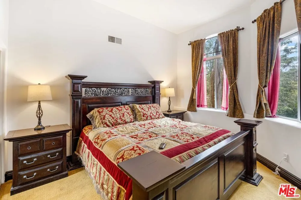 3030 Passmore Drive Los Angeles, CA 90068