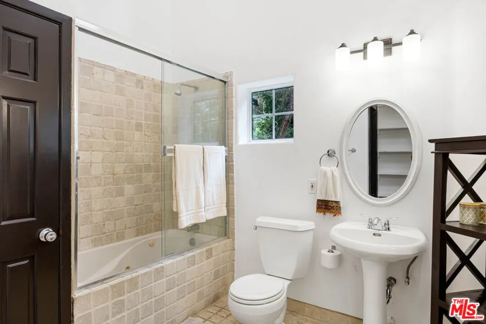 3030 Passmore Drive Los Angeles, CA 90068