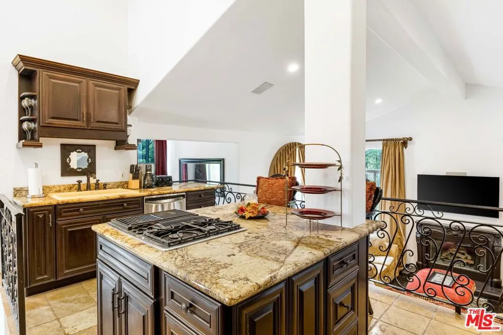 3030 Passmore Drive Los Angeles, CA 90068