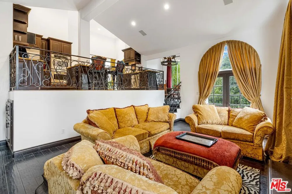 3030 Passmore Drive Los Angeles, CA 90068