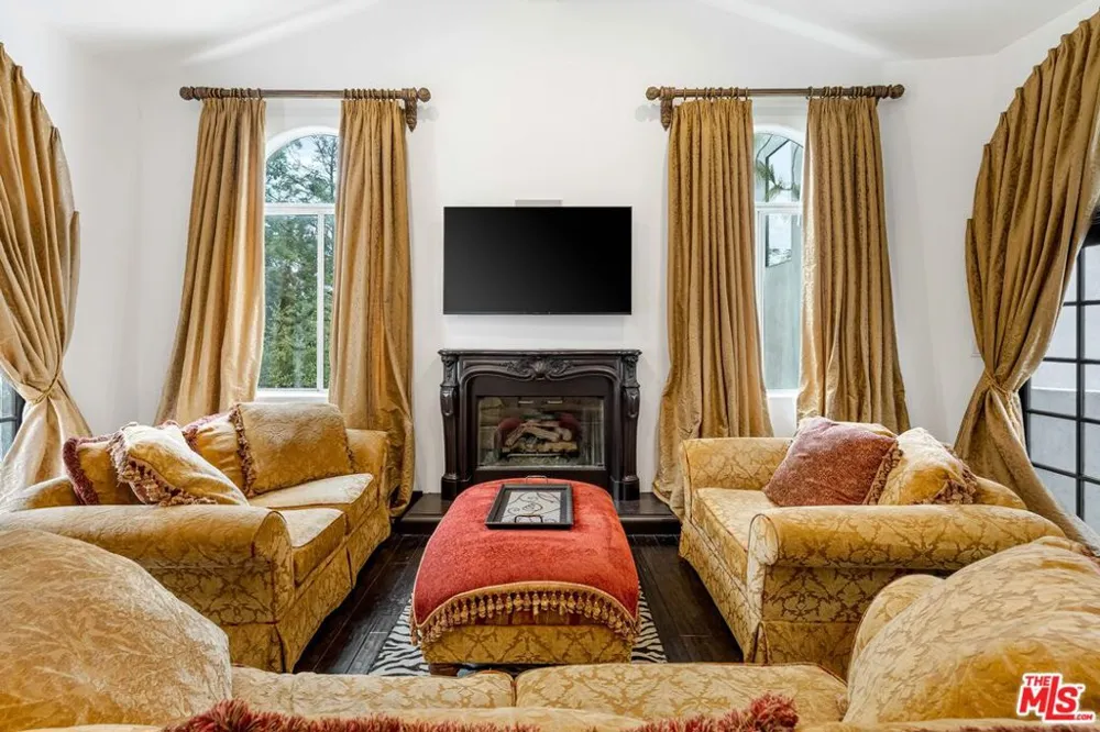 3030 Passmore Drive Los Angeles, CA 90068