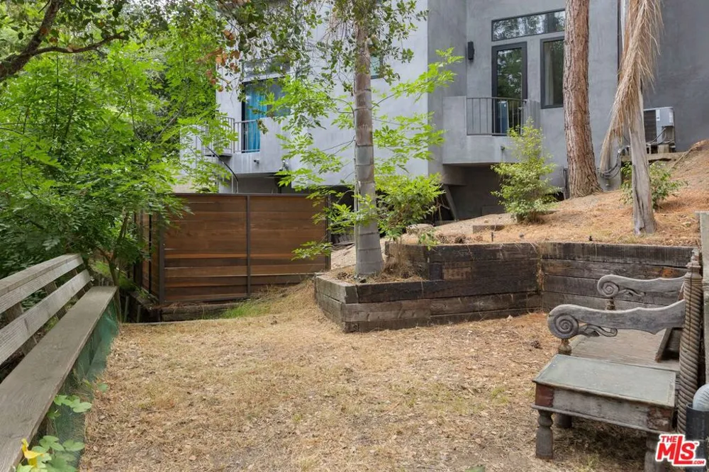 3030 Passmore Drive Los Angeles, CA 90068