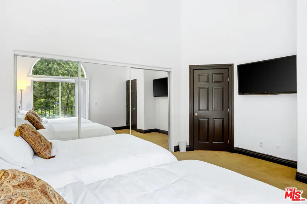 3030 Passmore Drive Los Angeles, CA 90068